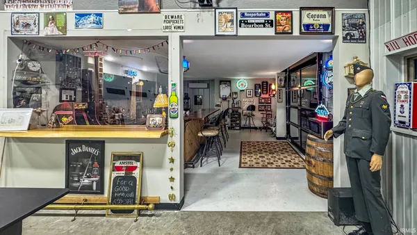 $535,000 | 6777 Oak Grove Road, Newburgh, IN 47630