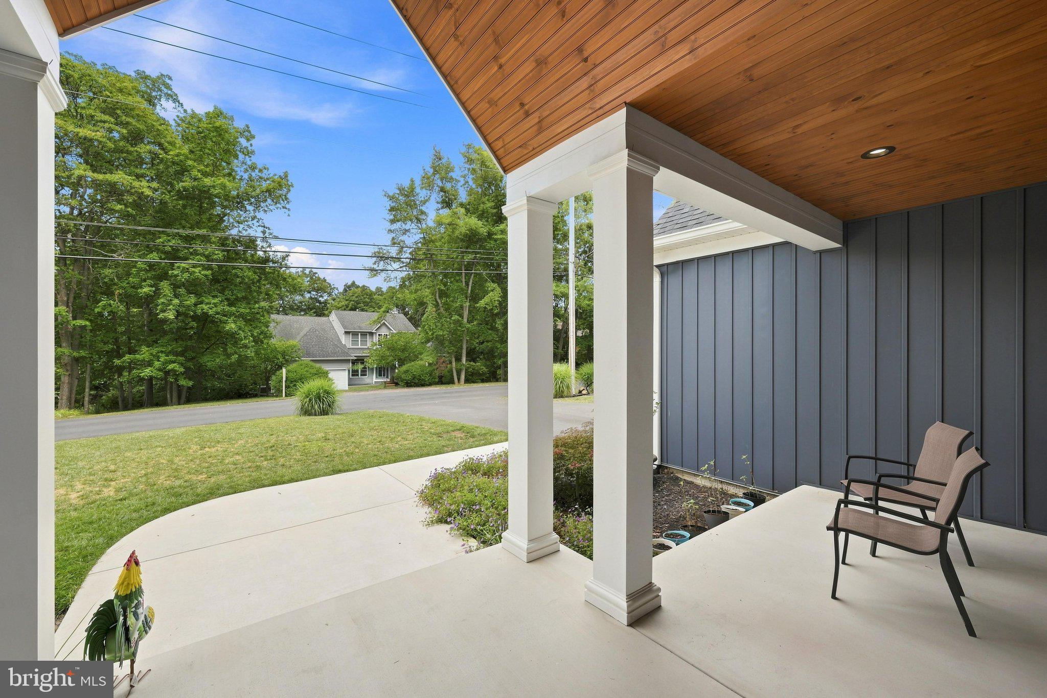 125 Holiday Road Cross Junction, VA 22625 - Photo 5 of 98 Front Porch View