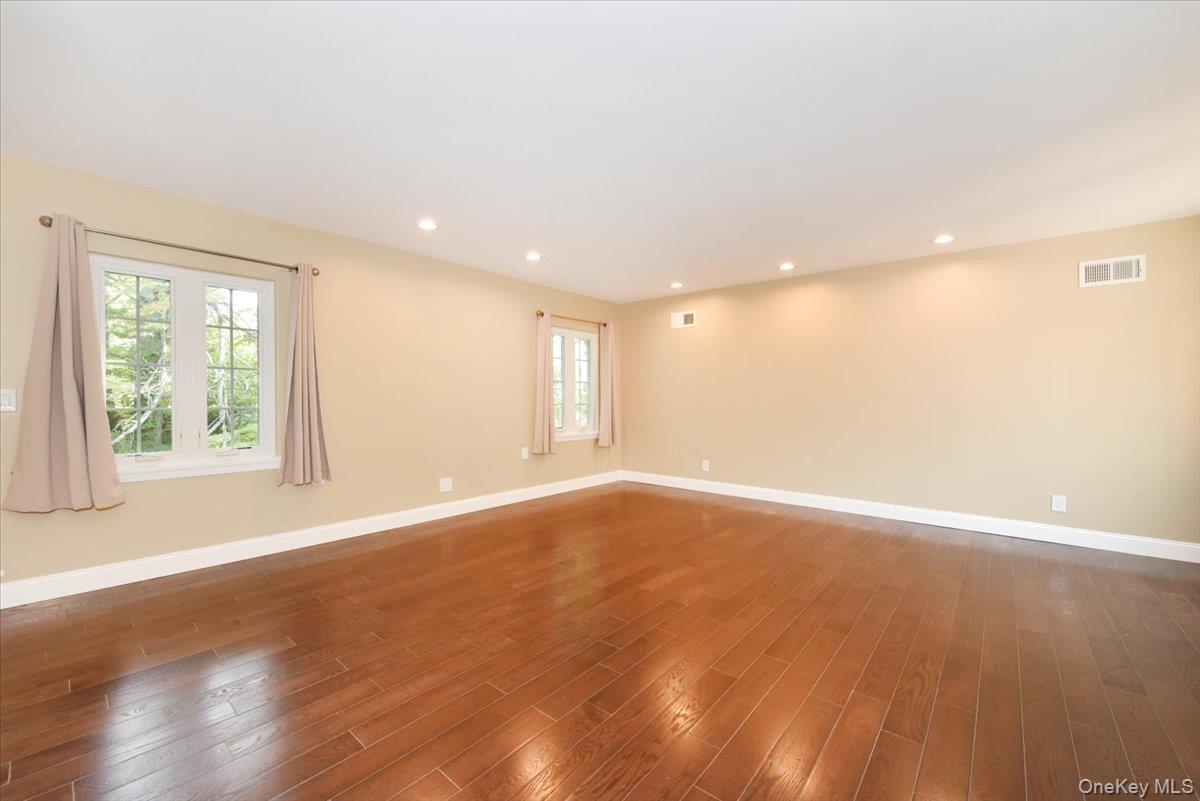 9 Dorset Road Great Neck, NY 11020 - Photo 23 of 40 Gallery Image 23