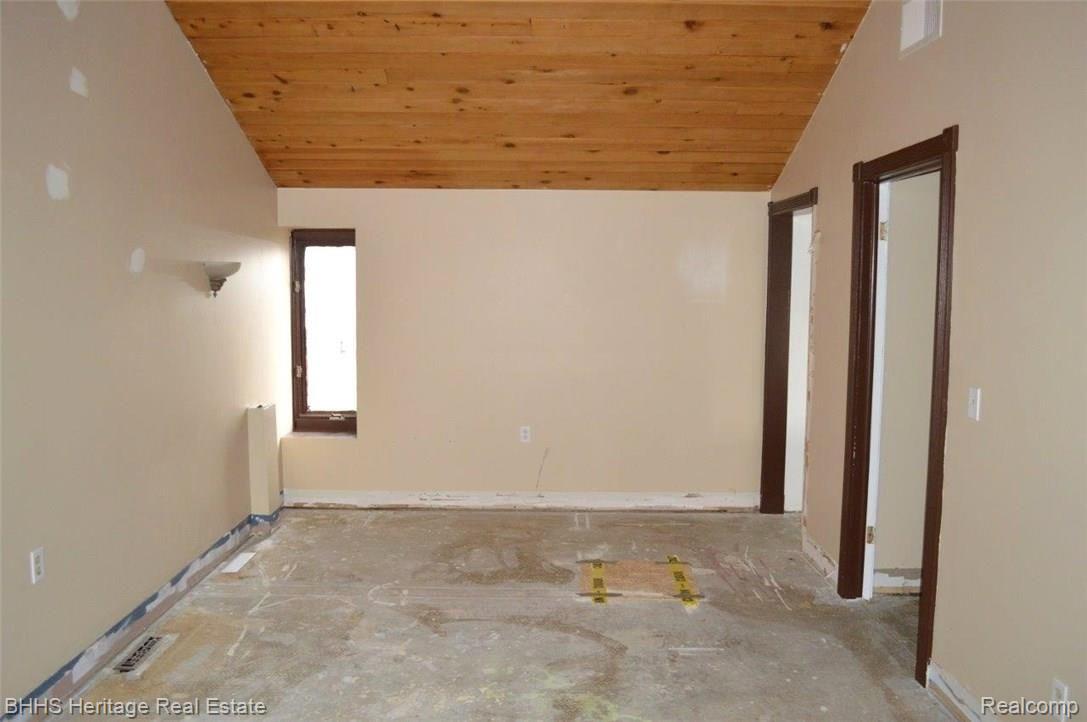 9209 Maltby Road Brighton, MI 48116 - Photo 20 of 35 Master Bedroom.jpg