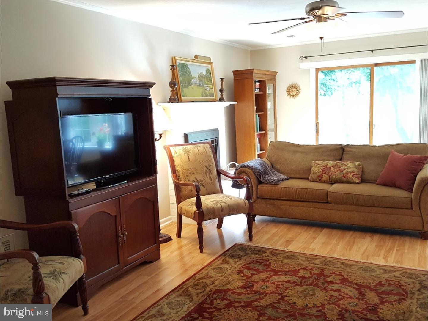 551 Coach Road Horsham, PA 19044 - Photo 11 of 25 Living Room