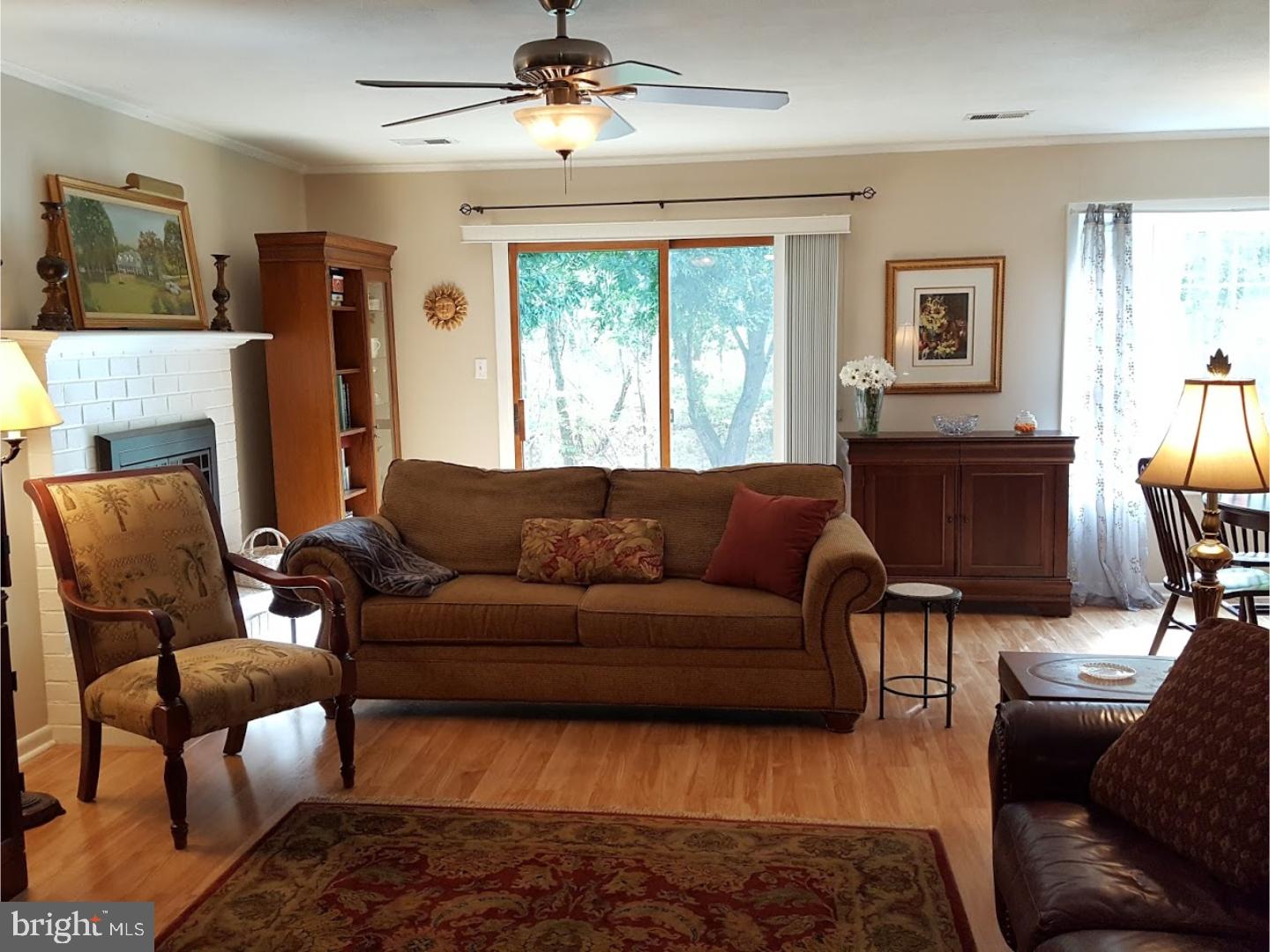 551 Coach Road Horsham, PA 19044 - Photo 12 of 25 Living Room