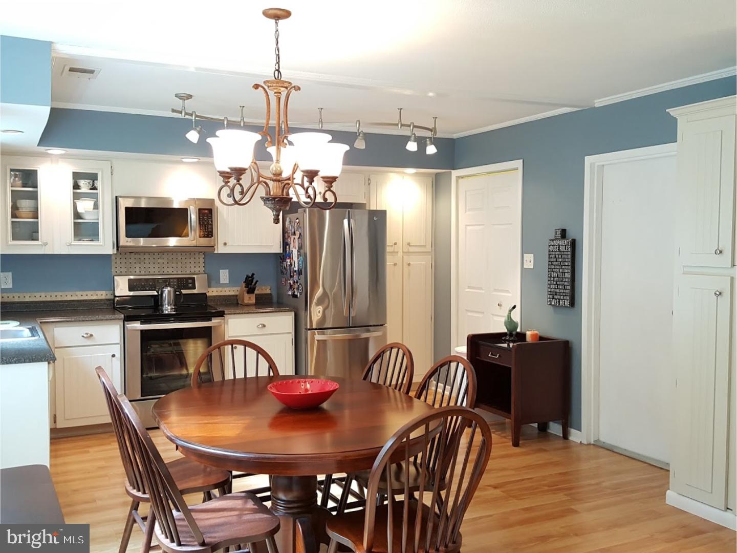 551 Coach Road Horsham, PA 19044 - Photo 17 of 25 Kitchen
