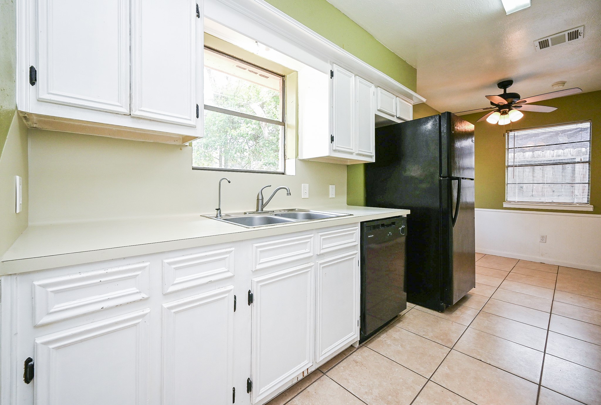 6634 Bridgegate Drive Spring, TX 77373 - Photo 7 of 16 a kitchen with a sink a refrigerator and window
