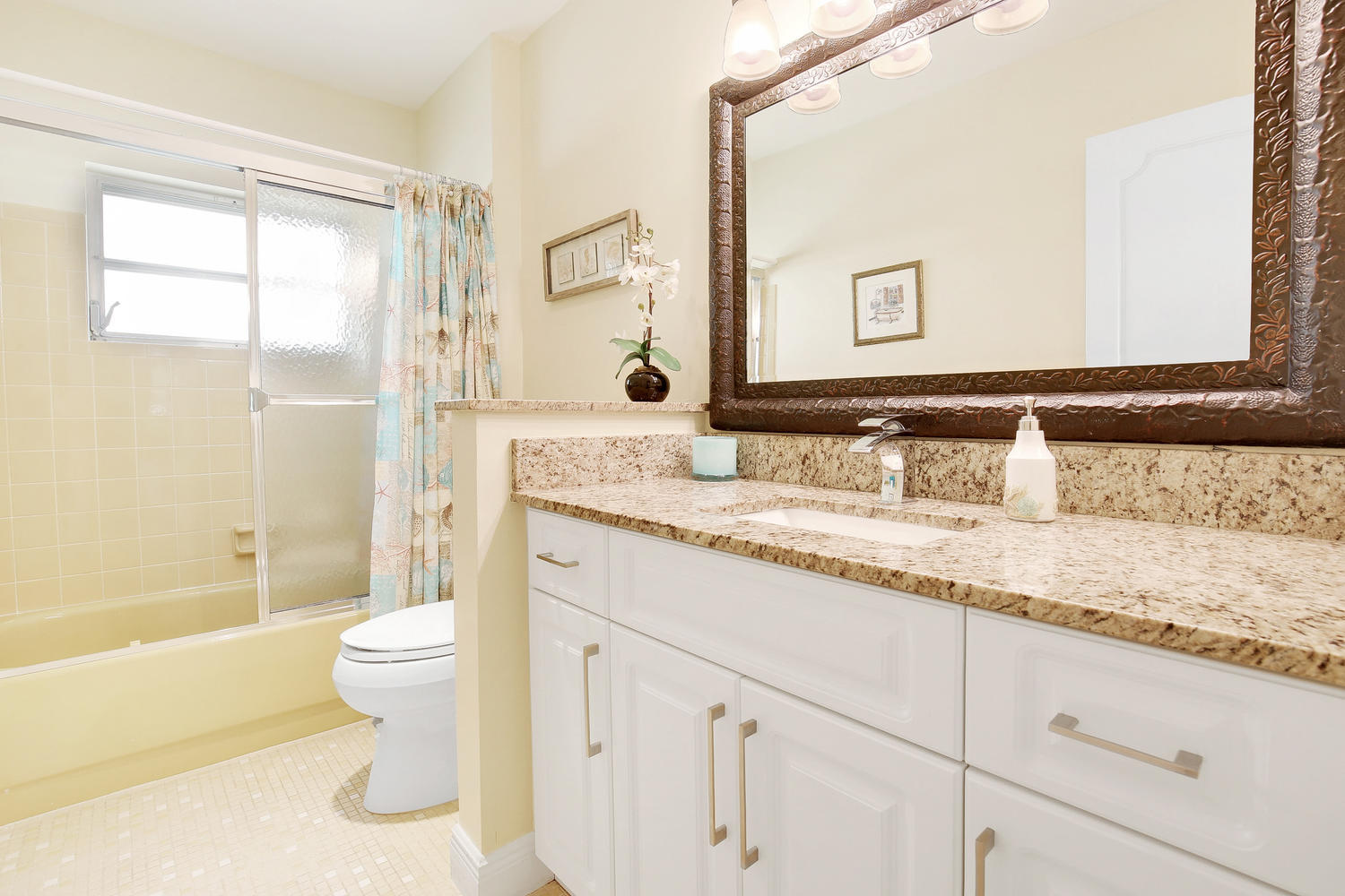 22384 Greentree Circle Boca Raton, FL 33433 - Photo 20 of 28 2nd Bathroom