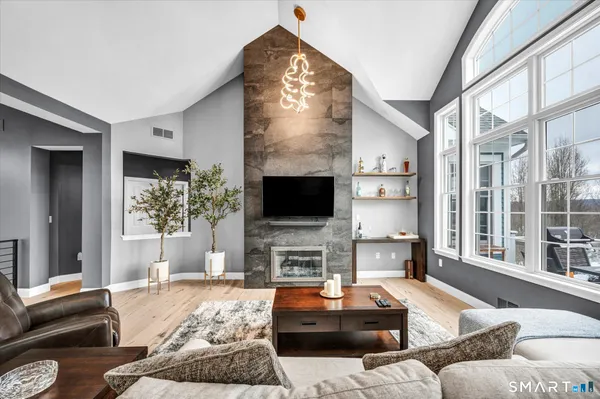 $899,900 | 2 Tavistock, Unit 2, Cromwell, CT 06416