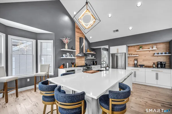 $899,900 | 2 Tavistock, Unit 2, Cromwell, CT 06416