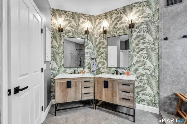 $899,900 | 2 Tavistock, Unit 2, Cromwell, CT 06416