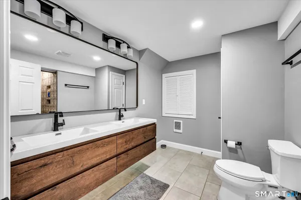 $899,900 | 2 Tavistock, Unit 2, Cromwell, CT 06416