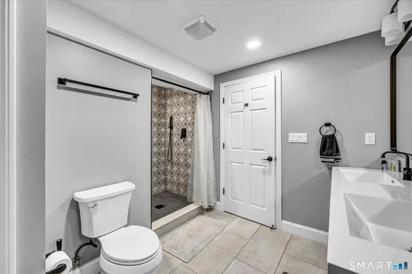 $899,900 | 2 Tavistock, Unit 2, Cromwell, CT 06416