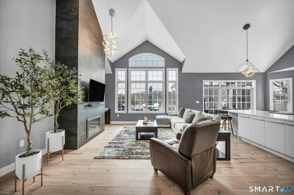 $899,900 | 2 Tavistock, Unit 2, Cromwell, CT 06416