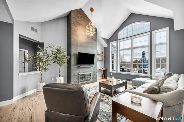 $899,900 | 2 Tavistock, Unit 2, Cromwell, CT 06416