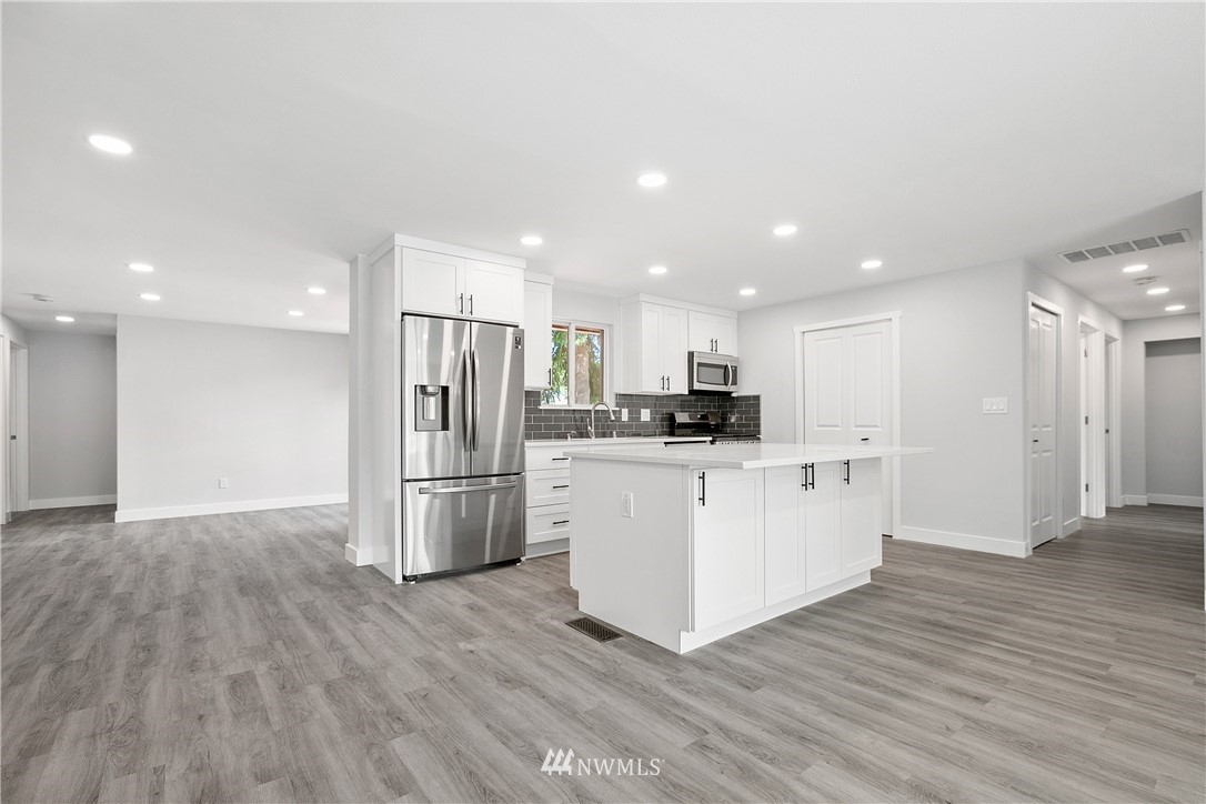 10420 Southeast 194th Place Renton, WA 98055 - Photo 11 of 30 Gallery Image 11