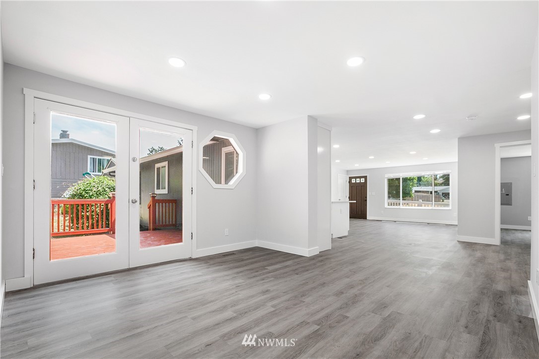 10420 Southeast 194th Place Renton, WA 98055 - Photo 4 of 30 Gallery Image 4