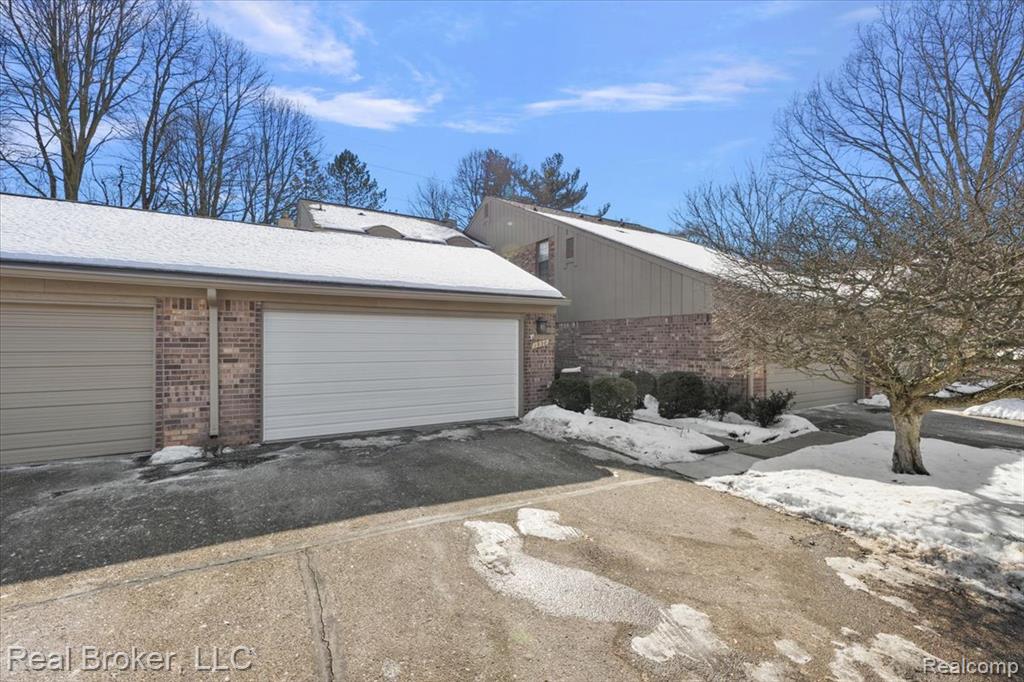 1938 Burning Bush Court Rochester Hills, MI 48309 - Photo 38 of 57
