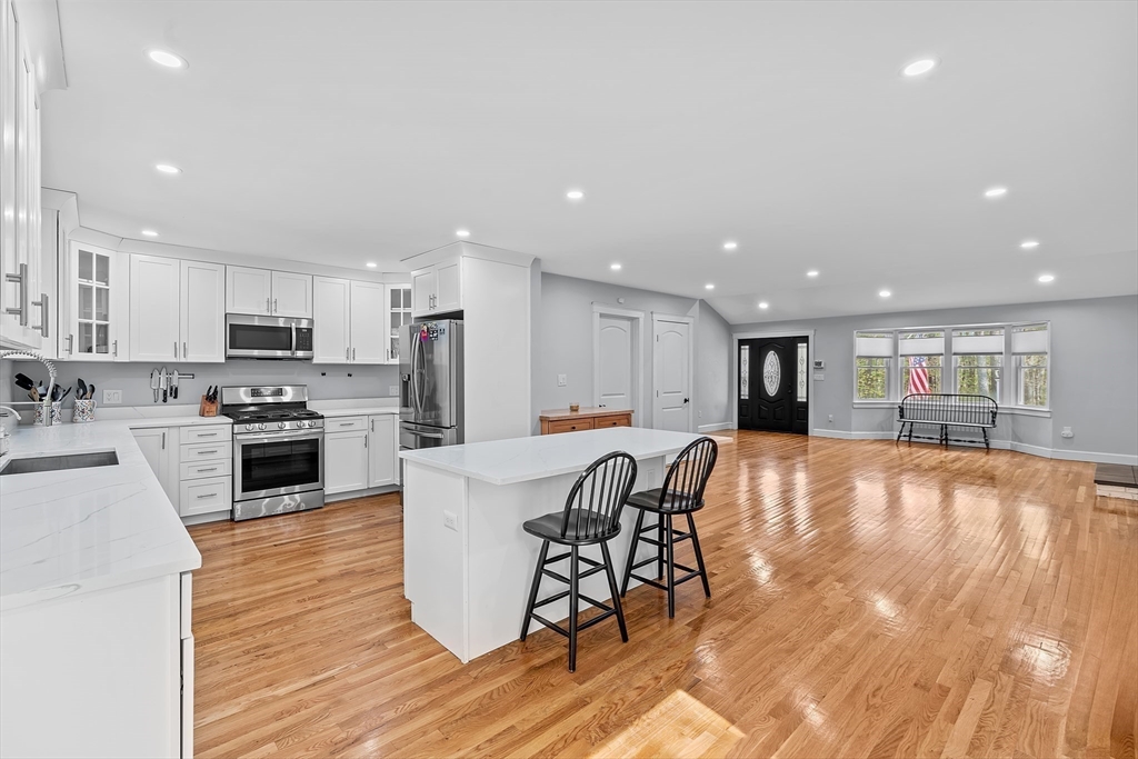 604 Dover Road Westwood, MA 02090 - Photo 6 of 32 Gallery Image 6