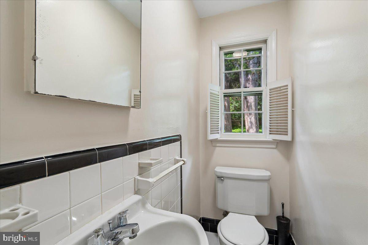 9422 Locust Hill Road Bethesda, MD 20814 - Photo 21 of 44 Gallery Image 21