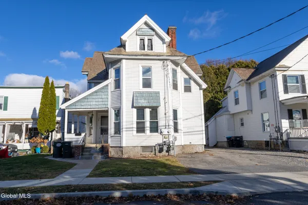 $1,400 | 104 Lawrence Street, Unit 1, Glens Falls, NY 12801