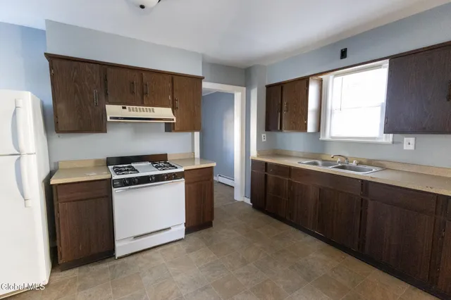 $1,400 | 104 Lawrence Street, Unit 1, Glens Falls, NY 12801