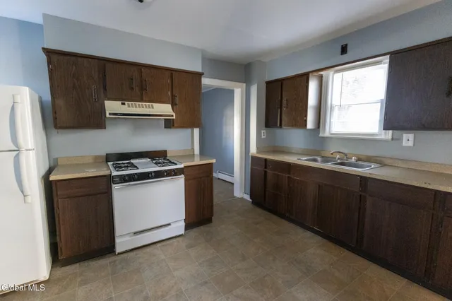 $1,400 | 104 Lawrence Street, Unit 1, Glens Falls, NY 12801