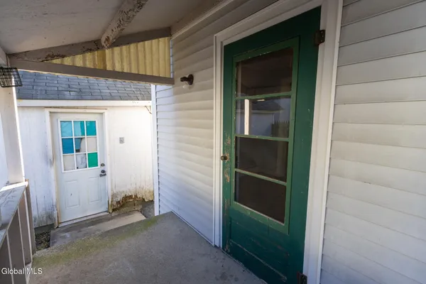 $1,400 | 104 Lawrence Street, Unit 1, Glens Falls, NY 12801