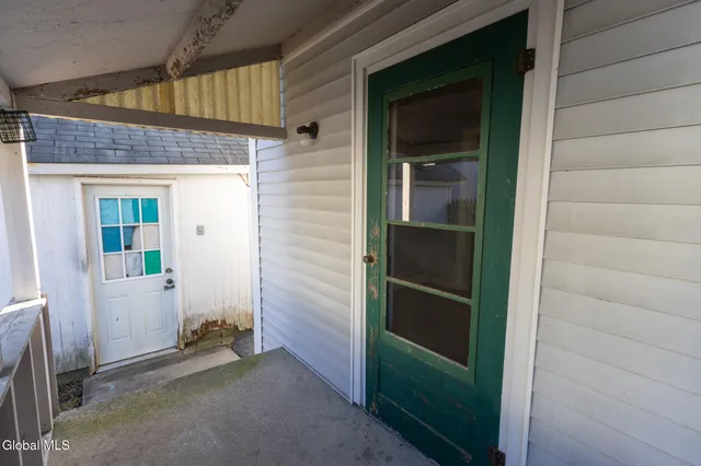 $1,400 | 104 Lawrence Street, Unit 1, Glens Falls, NY 12801