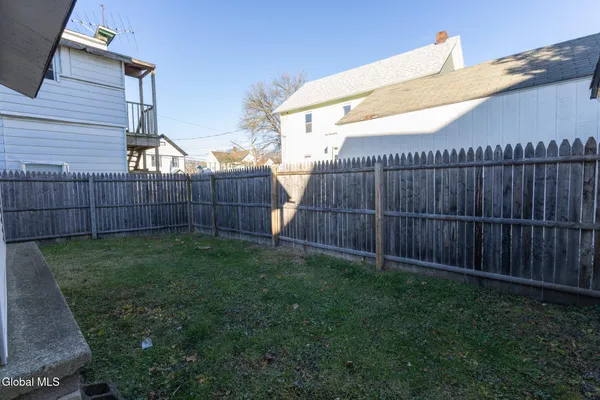 $1,400 | 104 Lawrence Street, Unit 1, Glens Falls, NY 12801