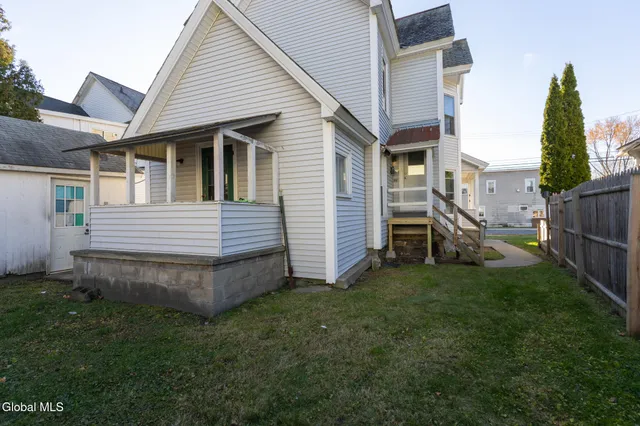 $1,400 | 104 Lawrence Street, Unit 1, Glens Falls, NY 12801