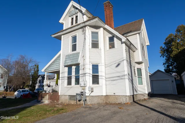 $1,400 | 104 Lawrence Street, Unit 1, Glens Falls, NY 12801