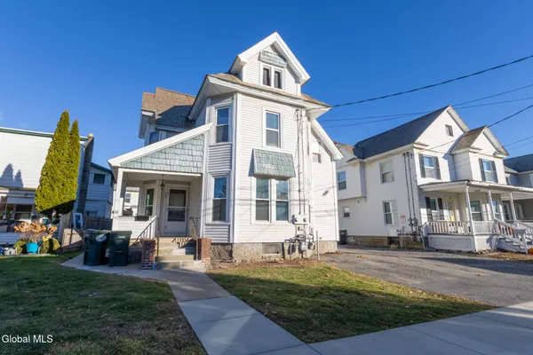 $1,400 | 104 Lawrence Street, Unit 1, Glens Falls, NY 12801