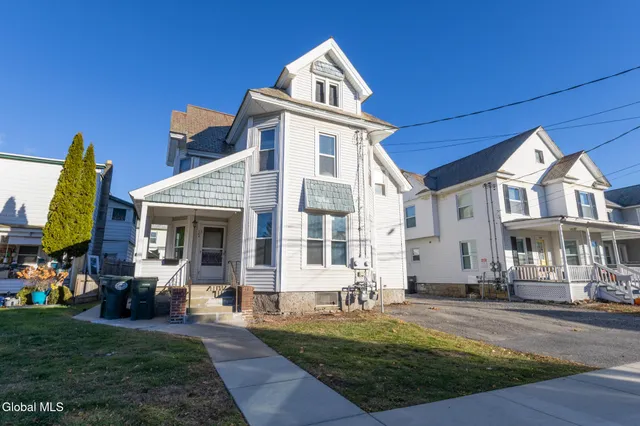 $1,400 | 104 Lawrence Street, Unit 1, Glens Falls, NY 12801