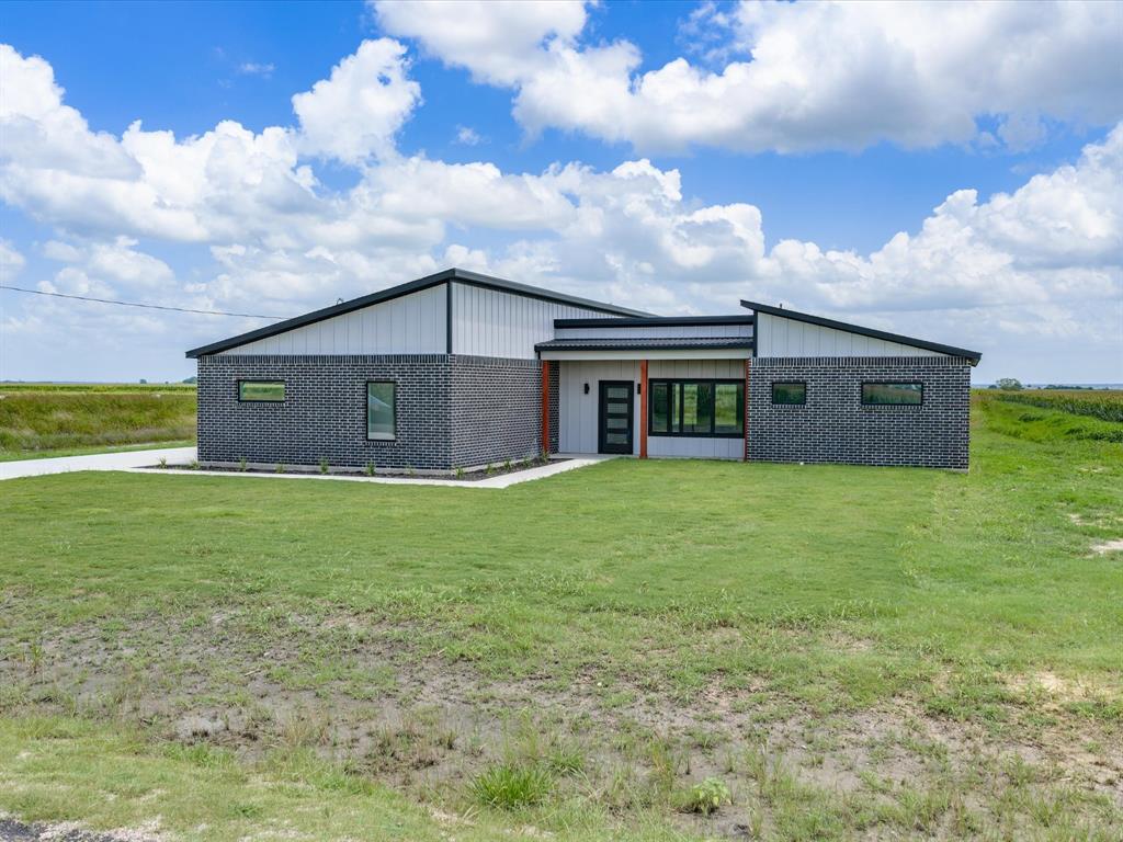 2091 Goodwyn Road Italy, TX 76651 - Photo 3 of 36