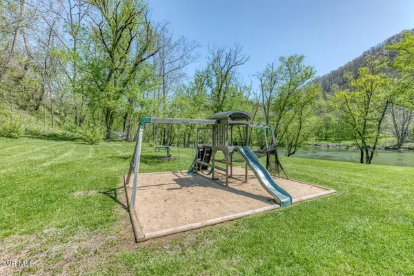 $159,900 | 186 Clinch River Highway, Duffield, VA 24244