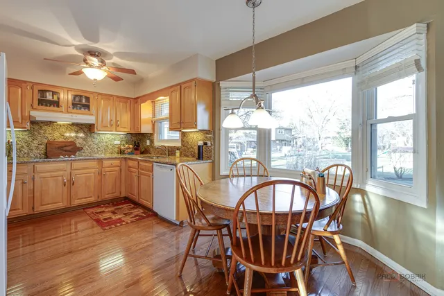 $504,000 | 1810 East Waverly Drive, Arlington Heights, IL 60004