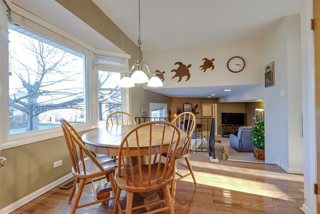 $504,000 | 1810 East Waverly Drive, Arlington Heights, IL 60004