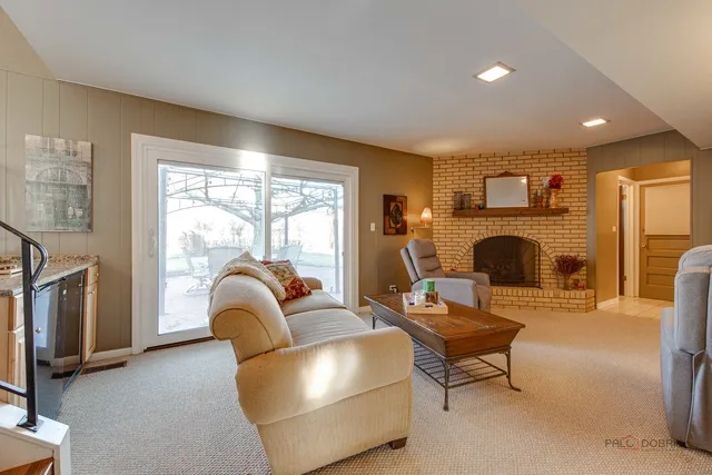 $504,000 | 1810 East Waverly Drive, Arlington Heights, IL 60004
