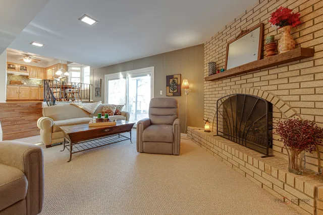 $504,000 | 1810 East Waverly Drive, Arlington Heights, IL 60004