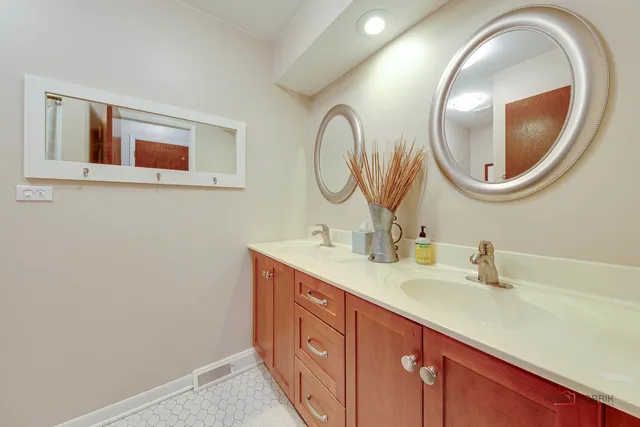 $504,000 | 1810 East Waverly Drive, Arlington Heights, IL 60004