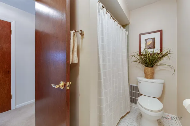 $504,000 | 1810 East Waverly Drive, Arlington Heights, IL 60004