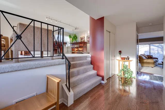 $504,000 | 1810 East Waverly Drive, Arlington Heights, IL 60004