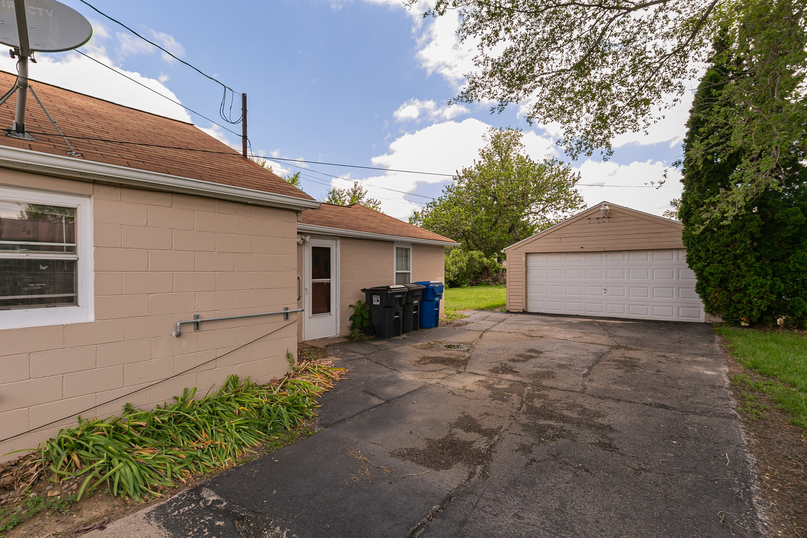 1150 48th Street Moline, IL 61265 - Photo 3 of 24