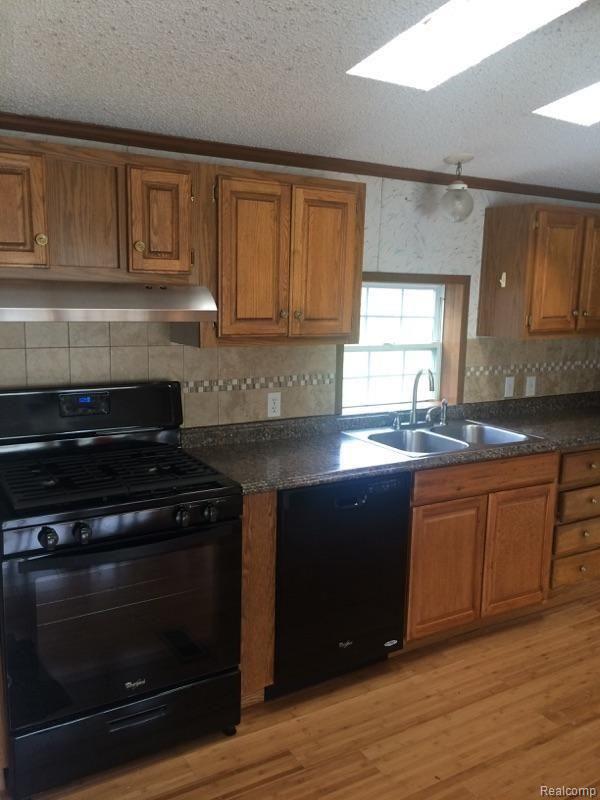 5132 Sheridan Road Vassar, MI 48768 - Photo 3 of 29 IMG_3257.jpg