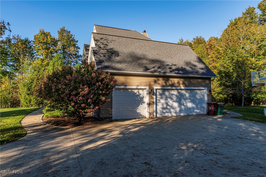 11485 Holden Ridge Road Chardon, OH 44024 - Photo 5 of 43 3 car garage