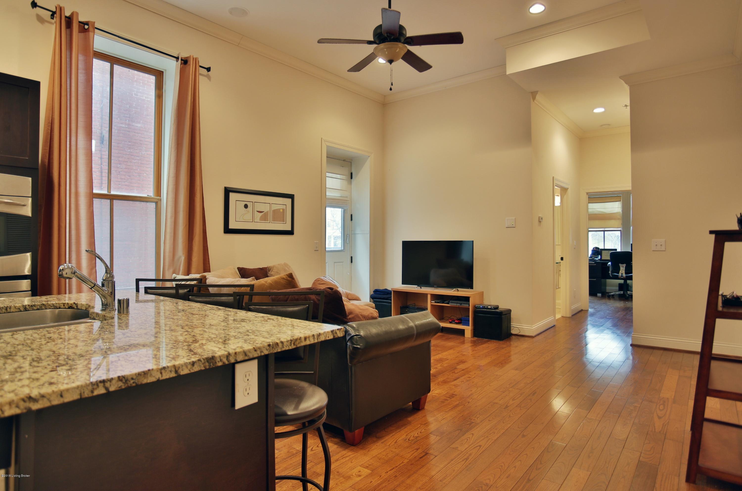 927 Cherokee Road, Unit 2 Louisville, KY 40204 - Photo 6 of 19 Living room