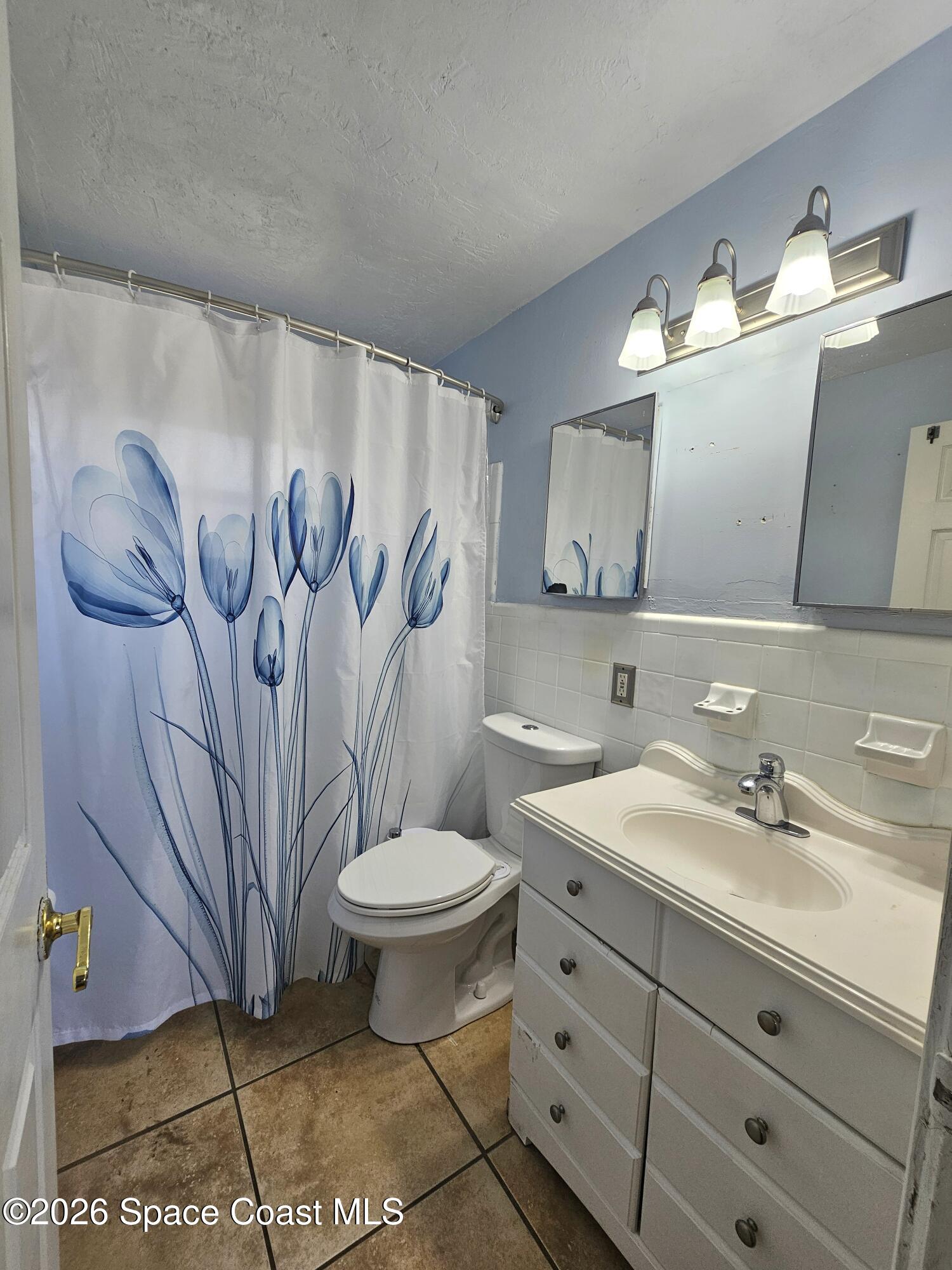1508 Croton Road Melbourne, FL 32935 - Photo 11 of 14 Bathroom