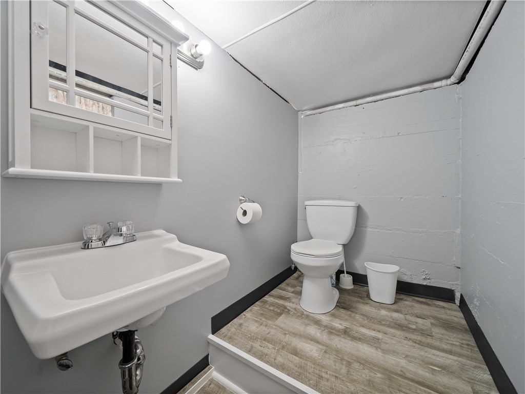 929 Main Street Warren, RI 02885 - Photo 17 of 27 Gallery Image 17
