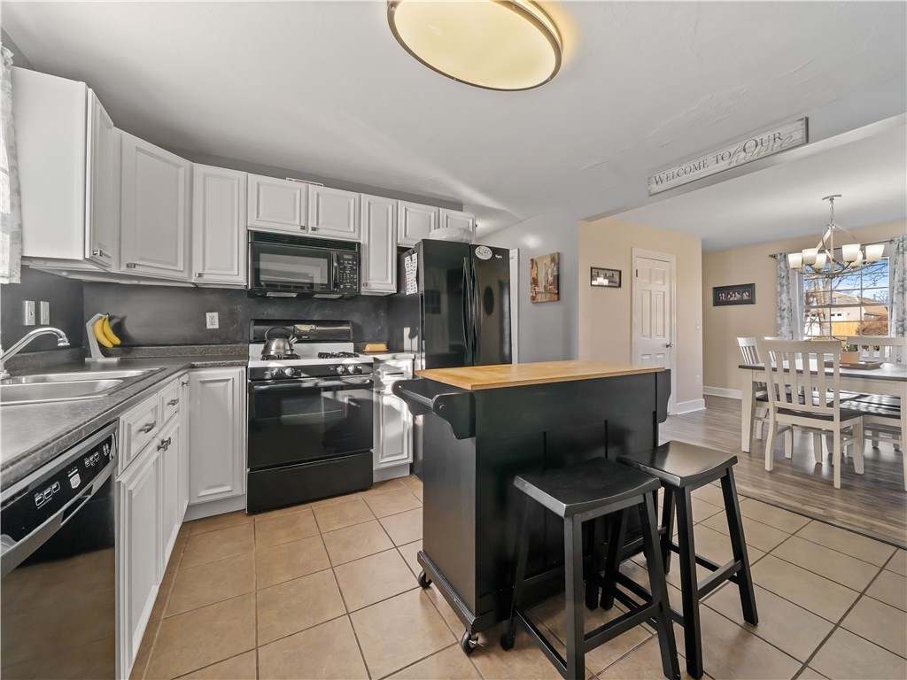 929 Main Street Warren, RI 02885 - Photo 2 of 27 Gallery Image 2