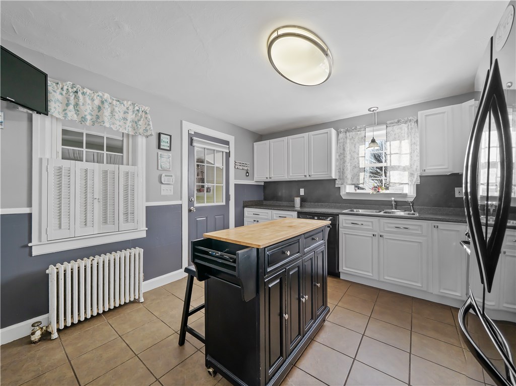 929 Main Street Warren, RI 02885 - Photo 4 of 27 Gallery Image 4