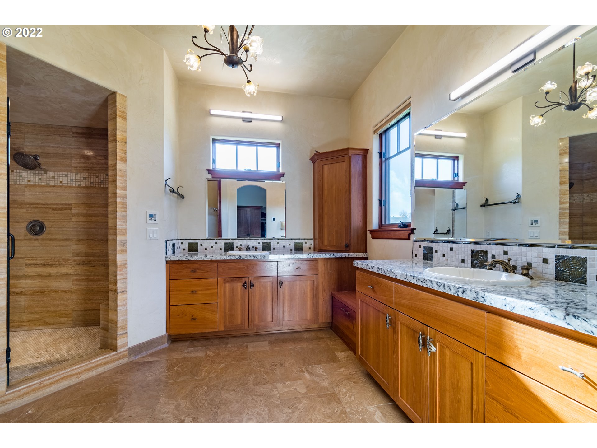 36995 Wallace Creek Road Springfield, OR 97478 - Photo 16 of 32 Owner's Suite Bathroom