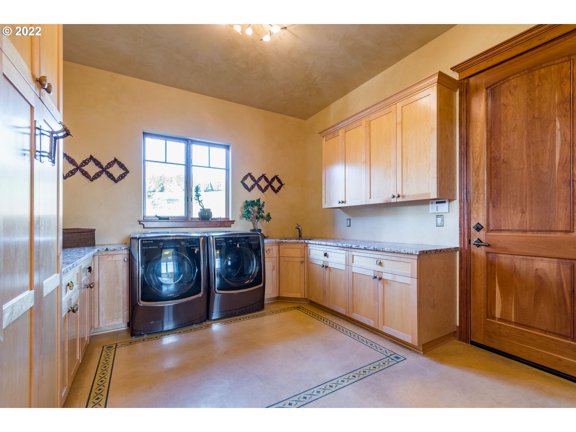 36995 Wallace Creek Road Springfield, OR 97478 - Photo 19 of 32 Laundry